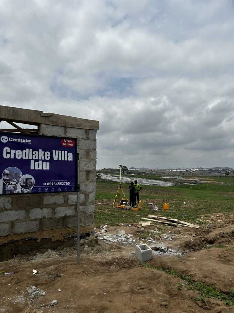 Credlake Villa, Idu: surveyors setting out the estate